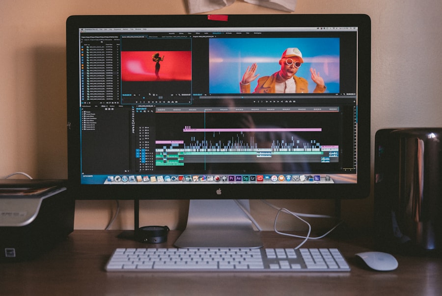 動画編集ソフトを使って作業しているデスクトップ画面